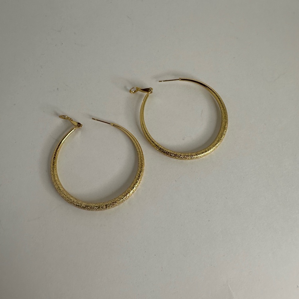 Elegant Gold Hoop Earrings